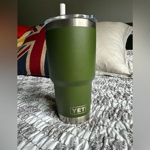 Yeti - Highlands Olive 887ml tumbler